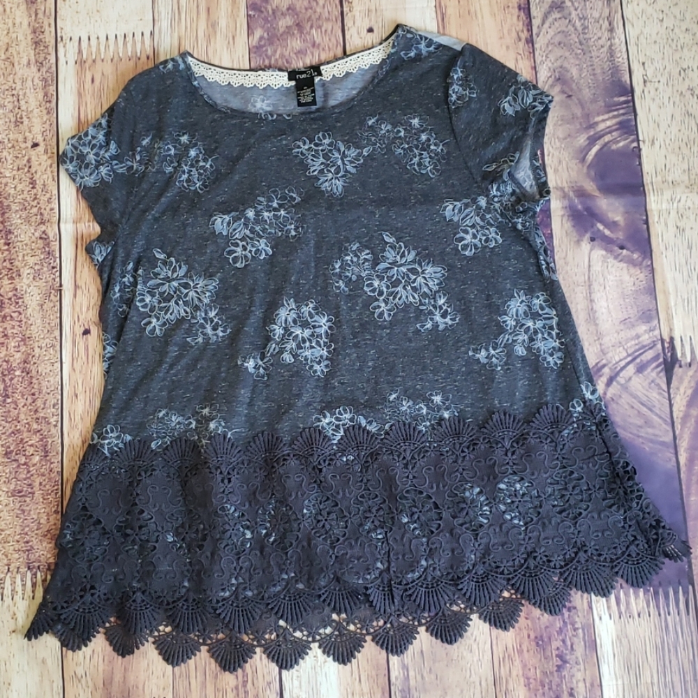 Beautiful Detail Floral Print Top